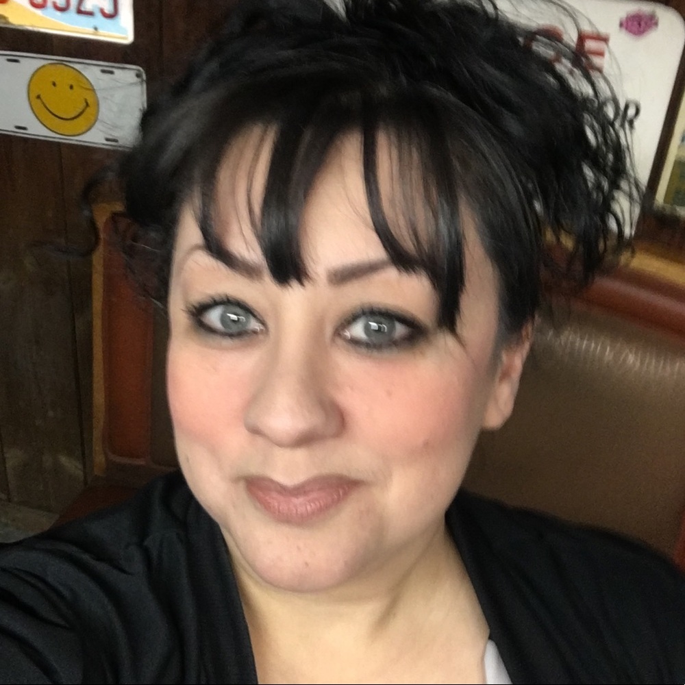 Meet your Posher, Elaine